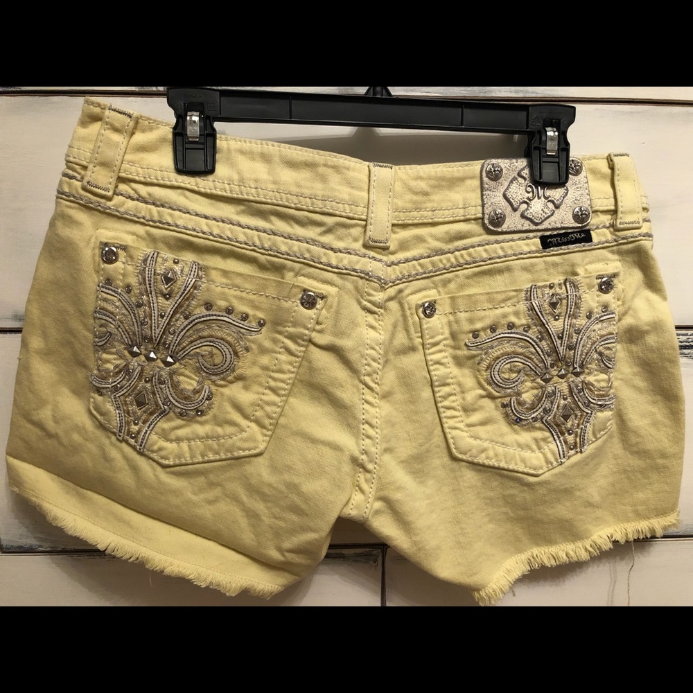 Cuteness overload in summer yellow